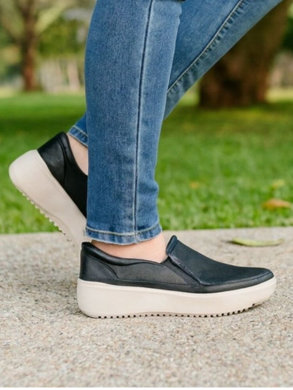NIB Vionic Kearny Slip-On Platform Sneakers Black Leather Size 8.5 M